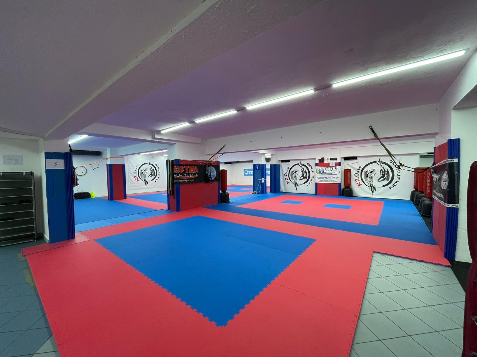 La sala di allenamento con tatami della palestra K2.0 a Palermo